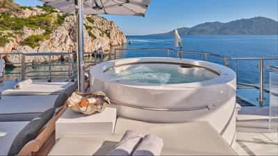 Deck Jacuzzi