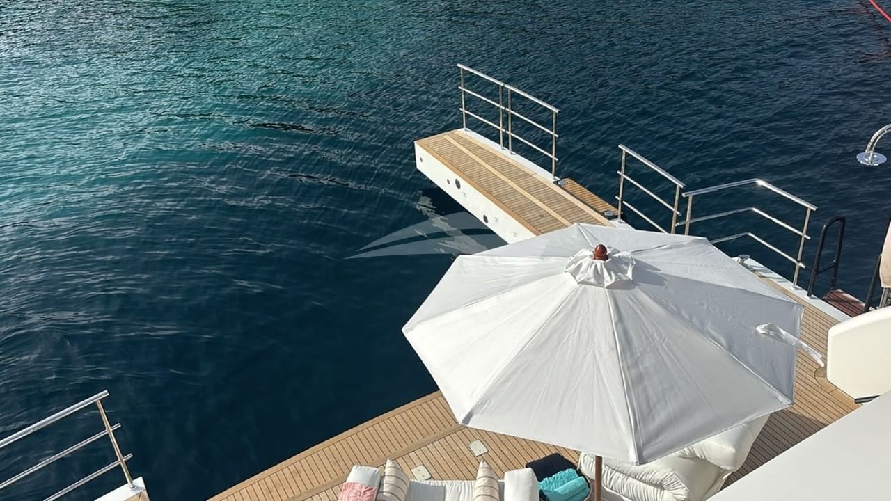 Swim platform / docking station