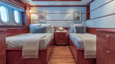 Guest double, twin, pullman stateroom - below