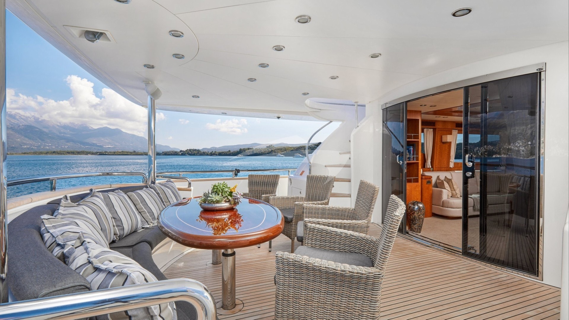 main aft deck dining