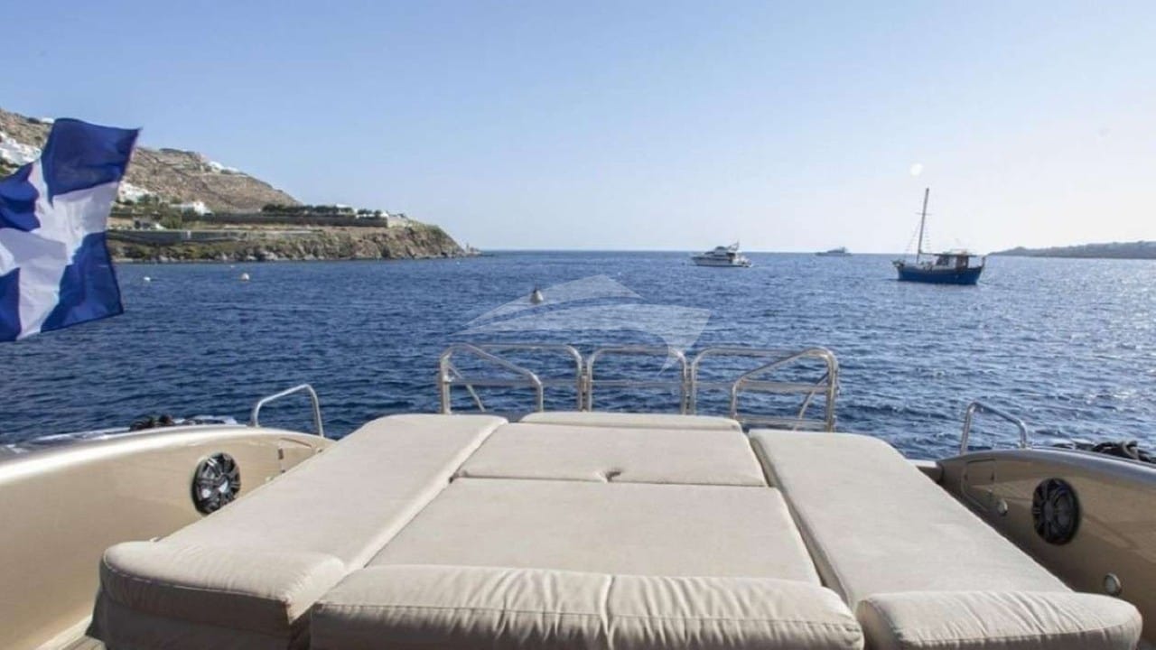 Aft sunbed