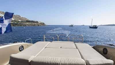 Aft sunbed