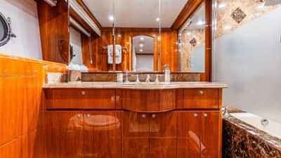 Master Stateroom En-suite