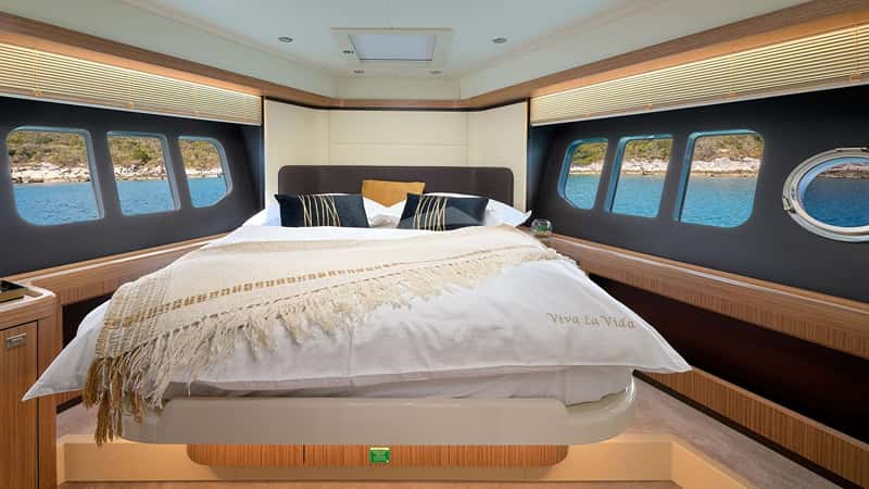 VIVA LA VIDA 15m motor yacht charter, photo 7