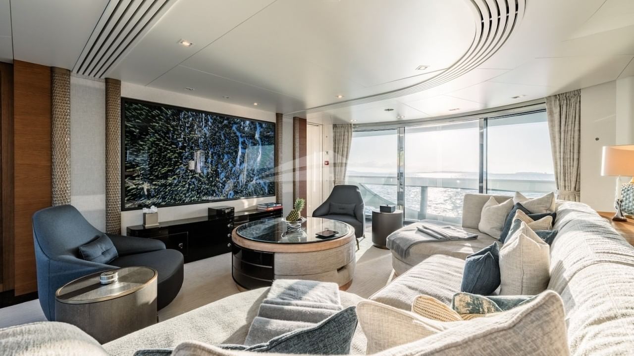 Main saloon cinema and surround sound