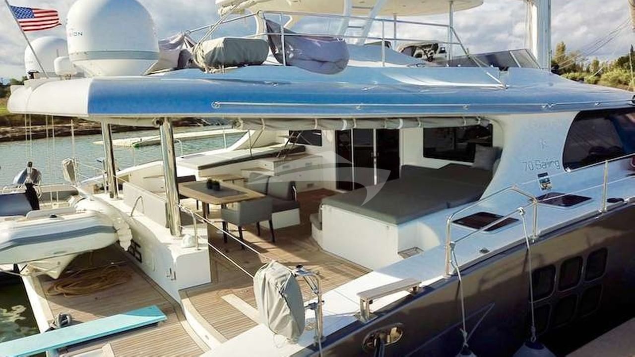 Stern, Cockpit and Flybridge