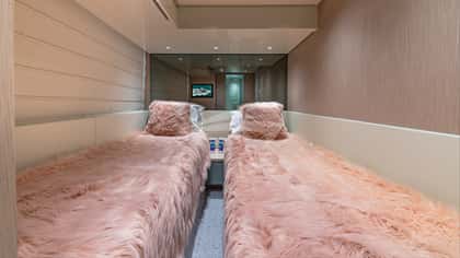 NO TIME TO DIE 27m motor yacht charter, photo 10