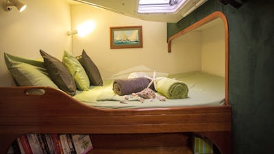 Forward starboard guest suite