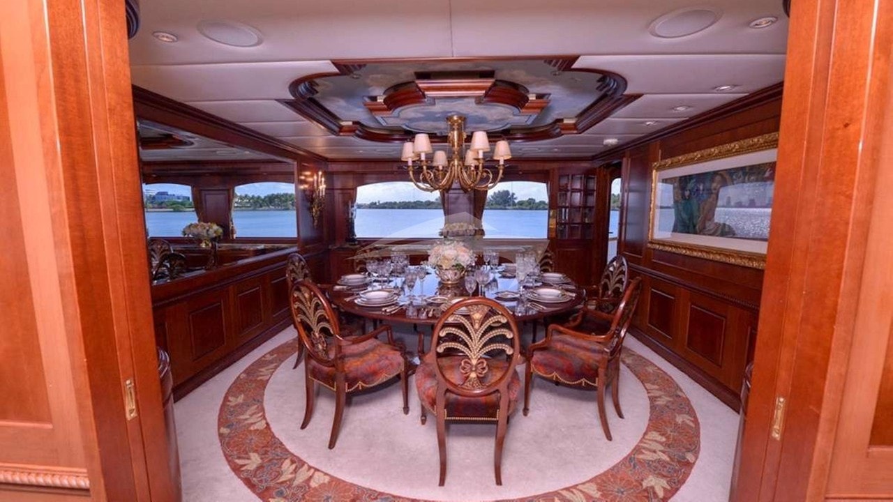 Salon Dining