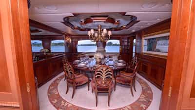 Salon Dining