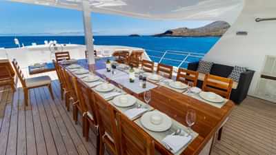 Sun deck al fresco dinning