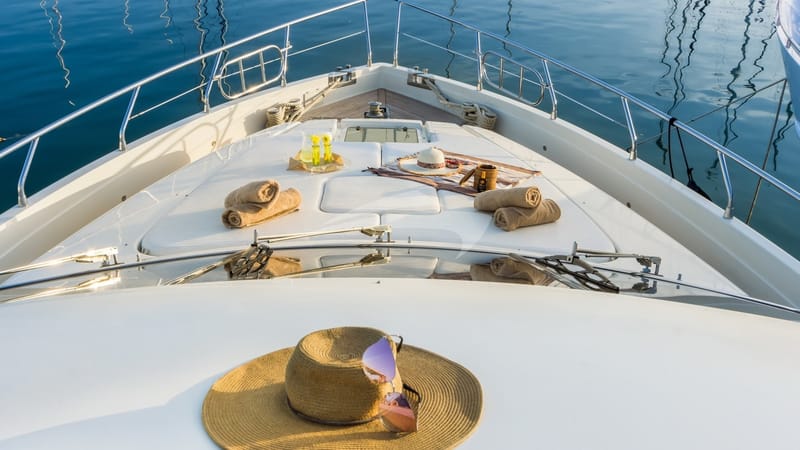 Motor Yacht Amoraki fly bridge - front