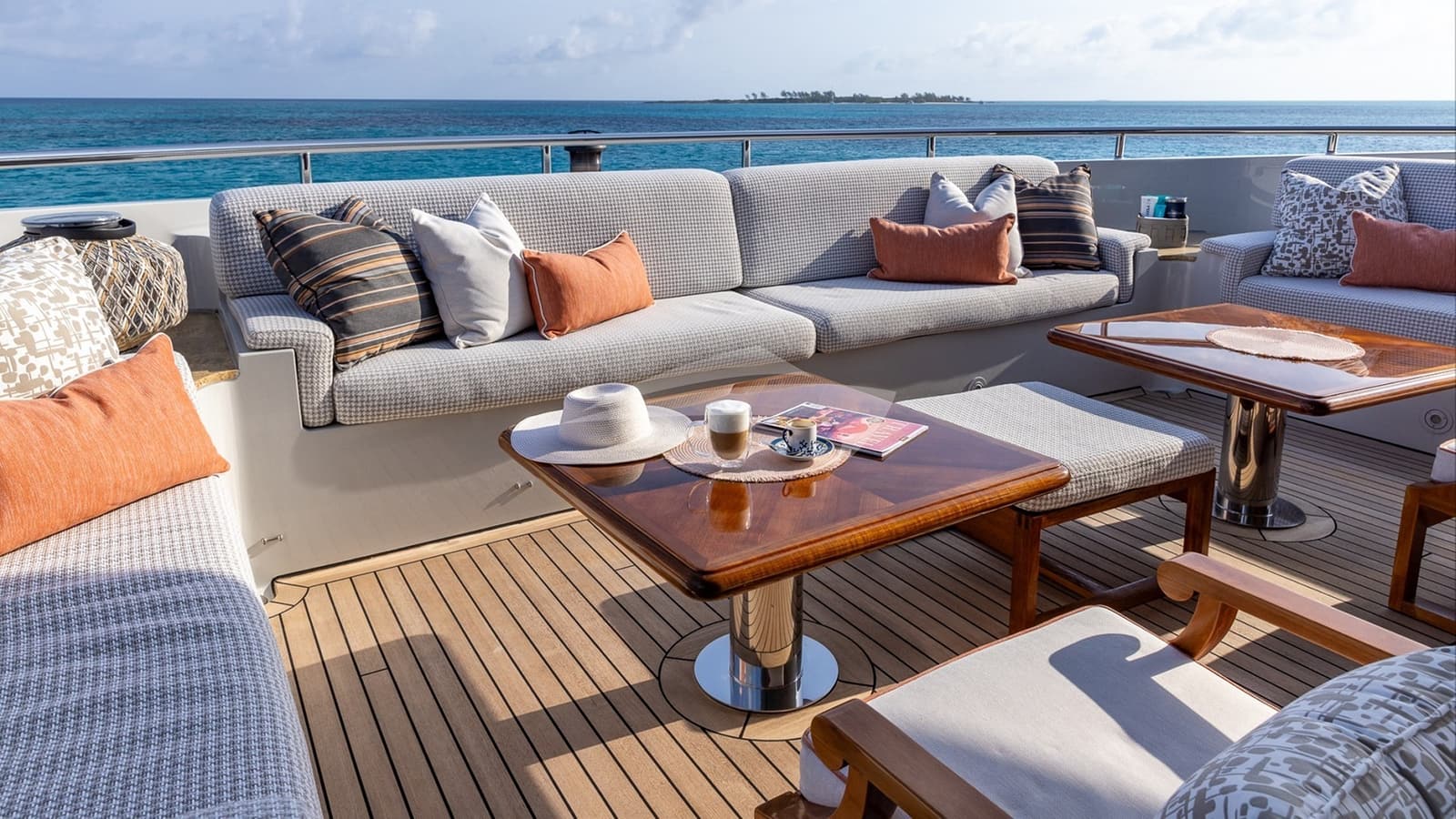 SOUTH, Aufnahme aus dem Yachtportfolio 19