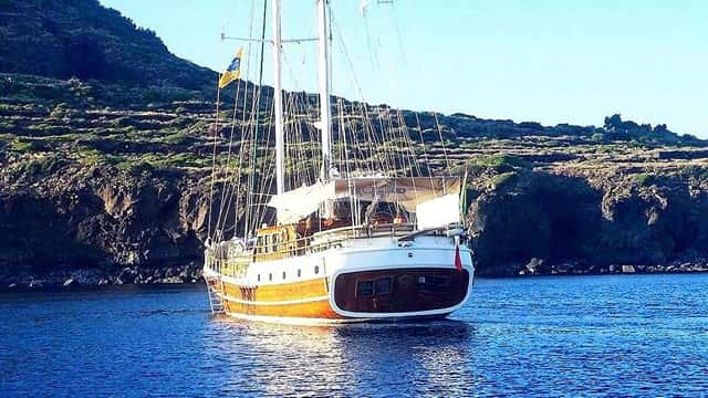 DONNA MARISA yacht charter photo 3