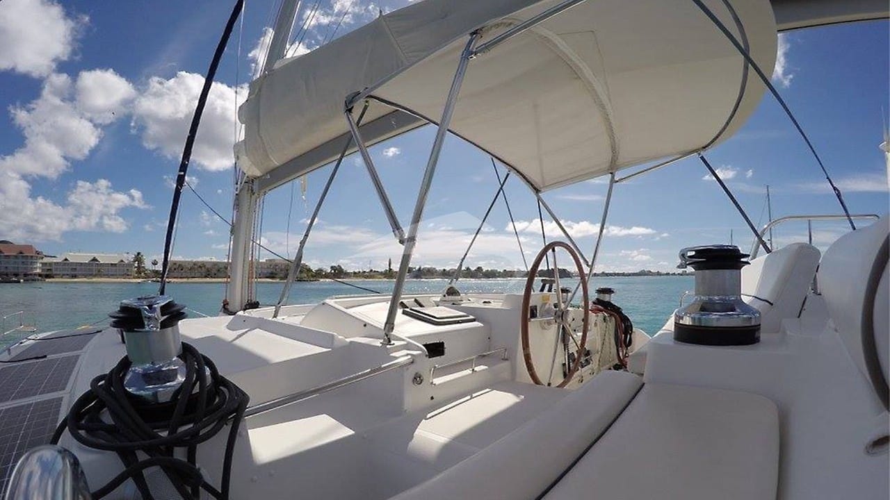 The flybridge helm station