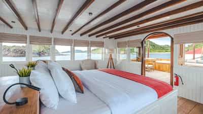 MASTER ROOM 2