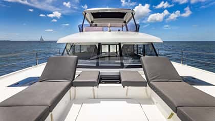 HAPPY PLACE 13m motor yacht charter, photo 11