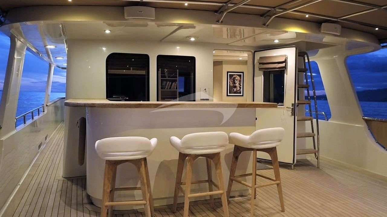 Fly Bridge Bar with Grill