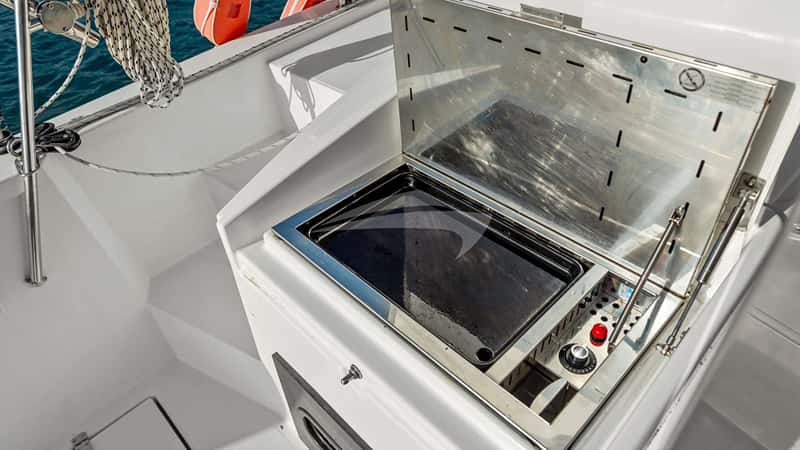 MAH NA MAH NA 13m sailing yacht charter, photo 9