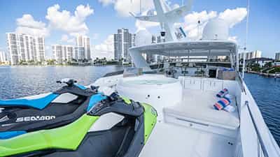 Flybridge deck with toys