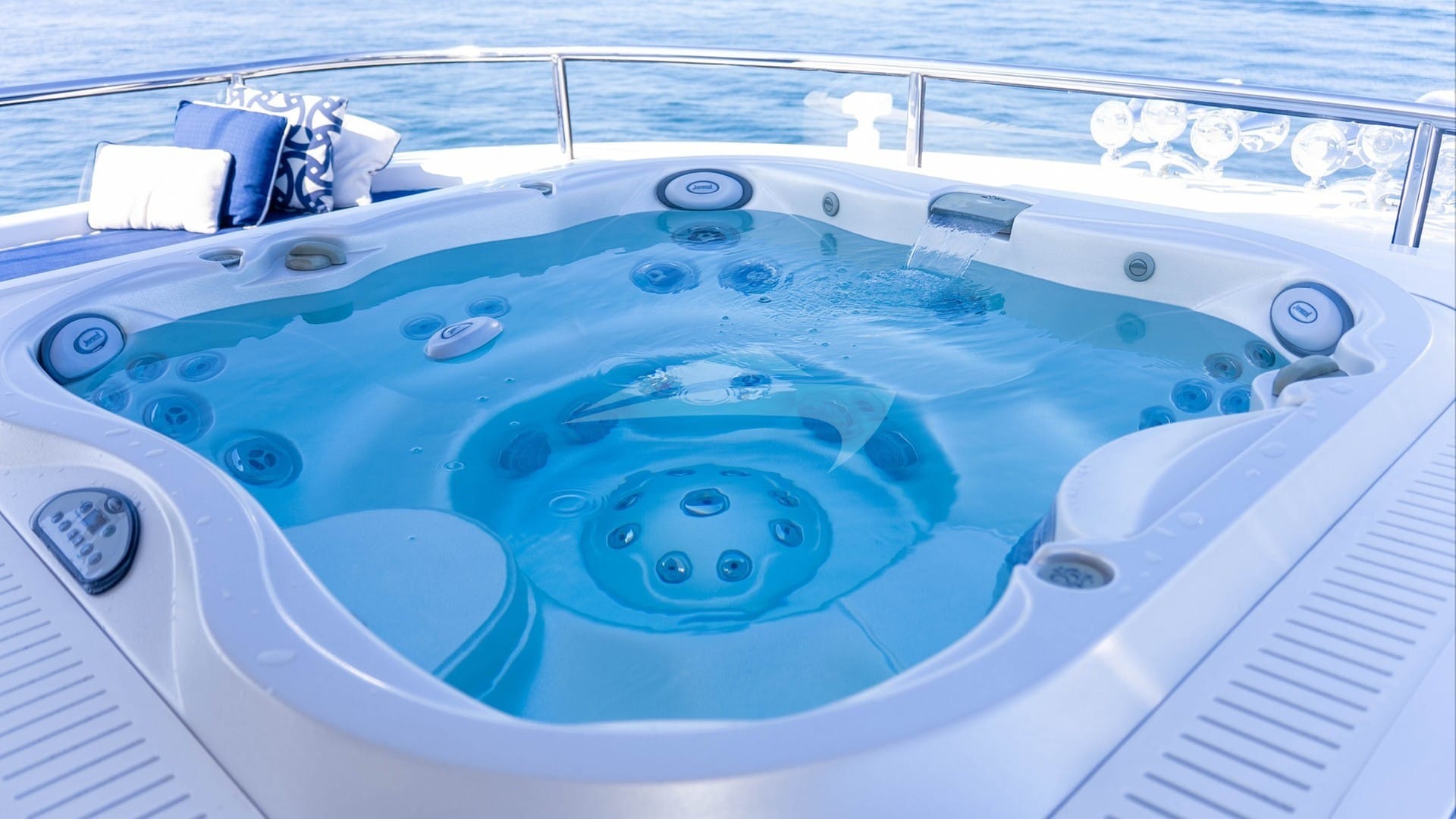 JACUZZI