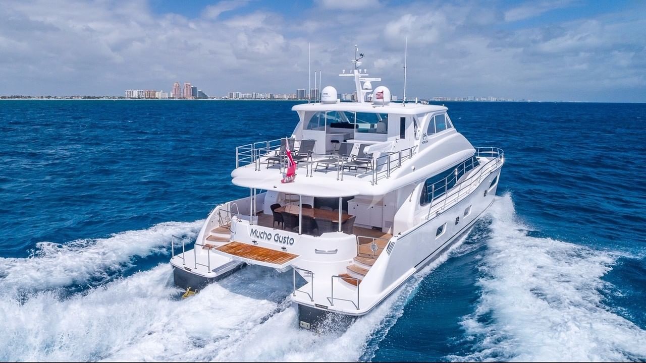 Mucho Gusto running at sea