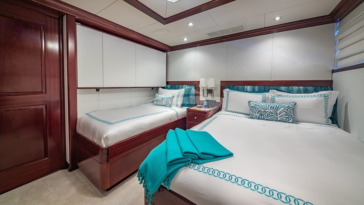 COCO RAY - Twin Cabin (Double, twin, & Pullman beds)