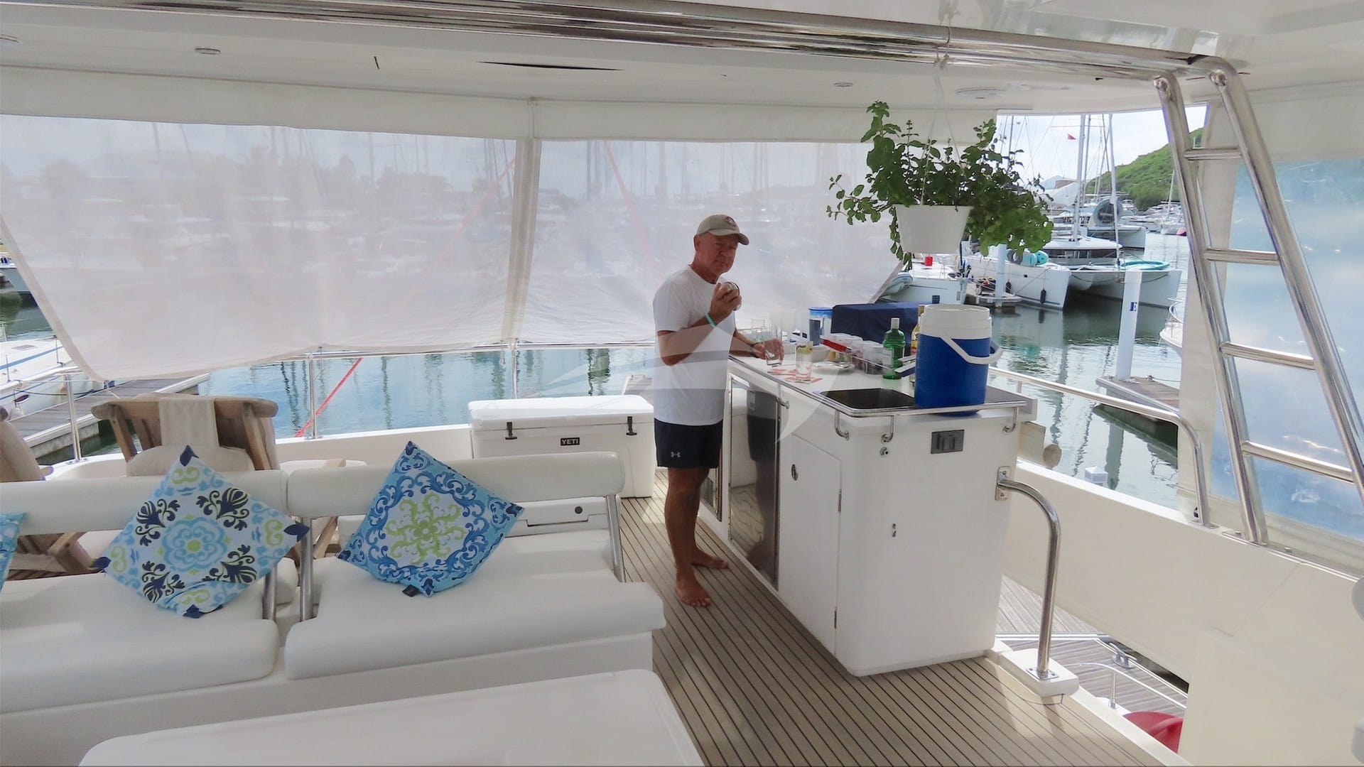 The skipper with his shaker in hand