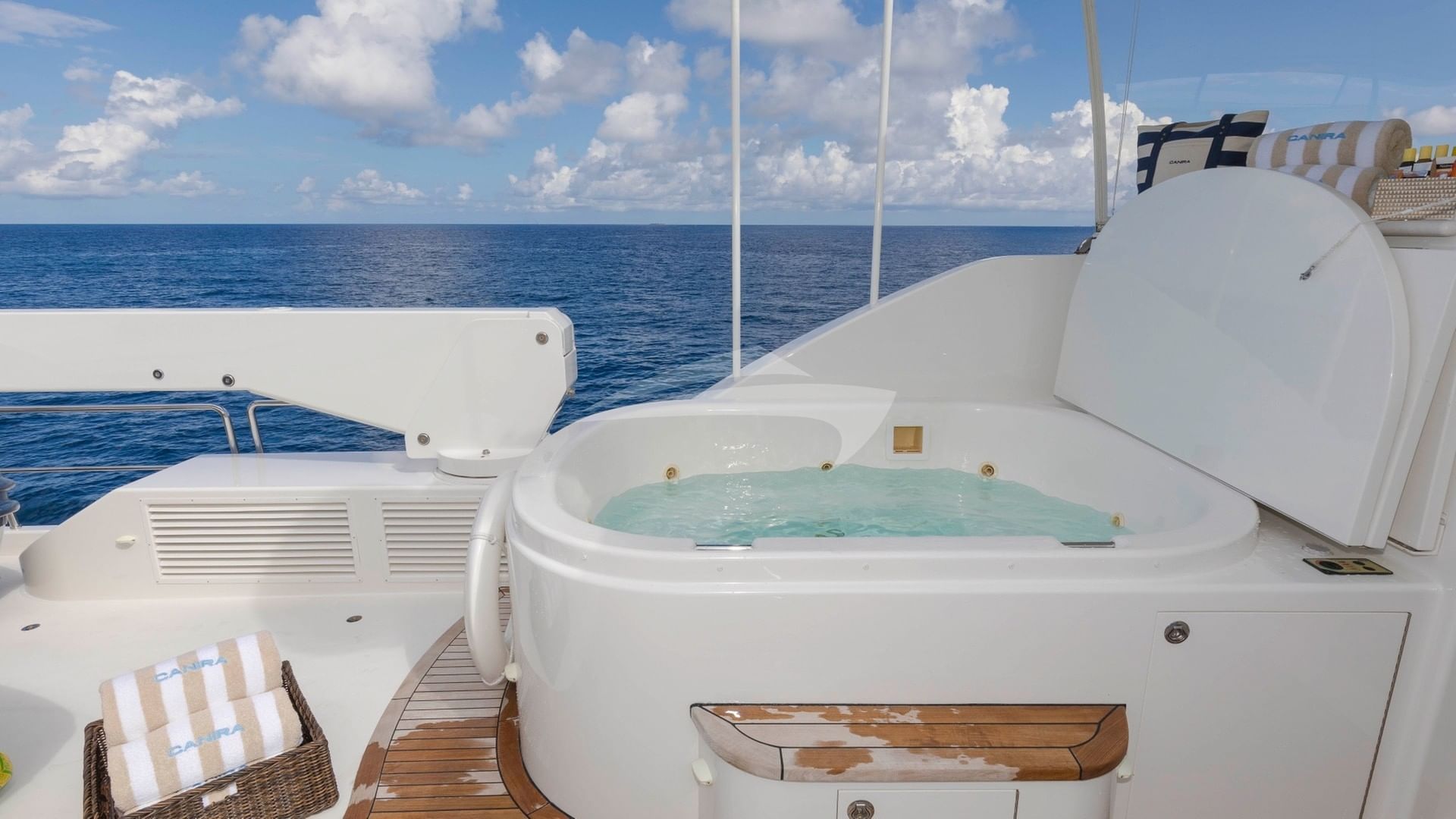 Jacuzzi - Boat Deck