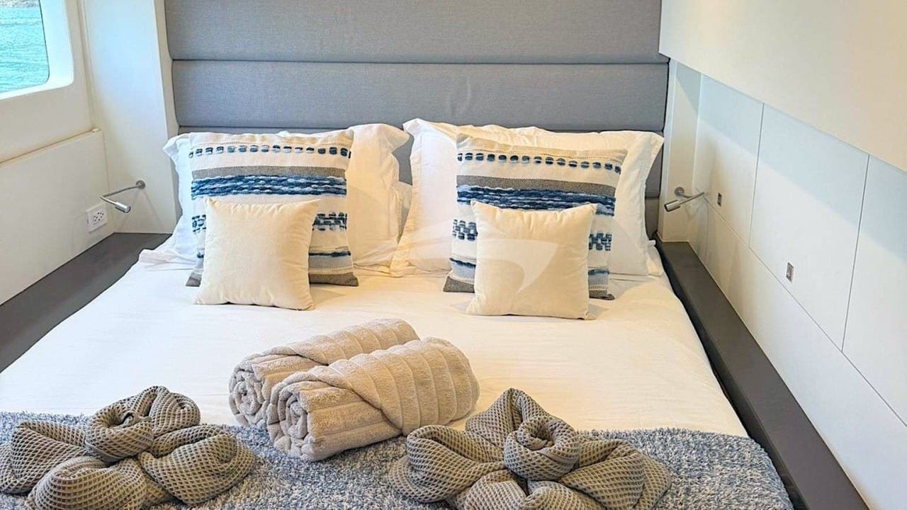 Aft starboard guest queen suite