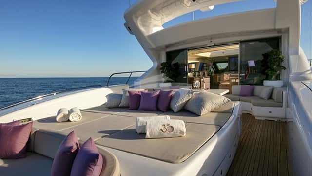 BO yacht charter photo 2