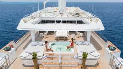 Sundeck with Jacuzzi