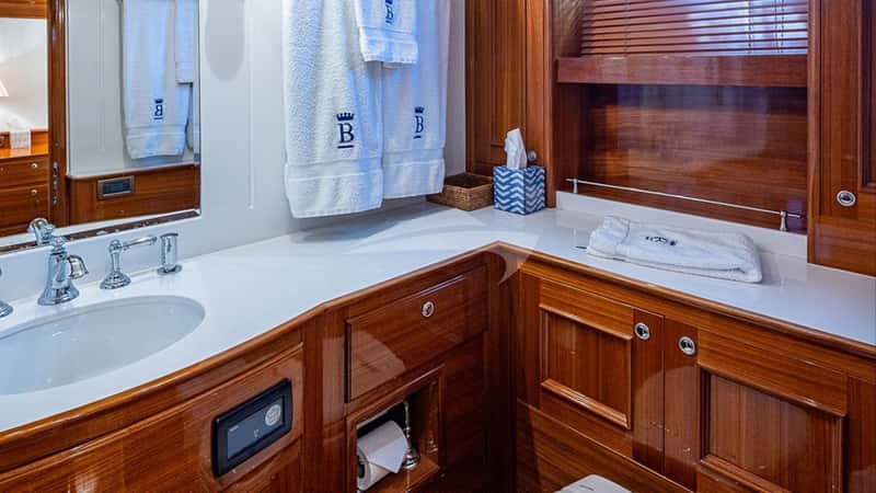MAGIC TUTCH 27m motor yacht charter, photo 7