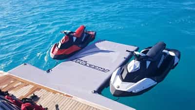 2 Jetskis & Floater