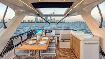 360 degrees Prestige 690 Fly