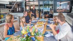 SEAHOMEYacht Charter