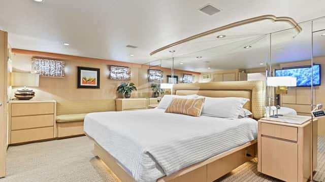 MISS EMILY yacht charter photo 5