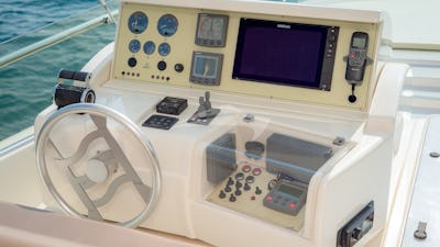 Flybridge cockpit