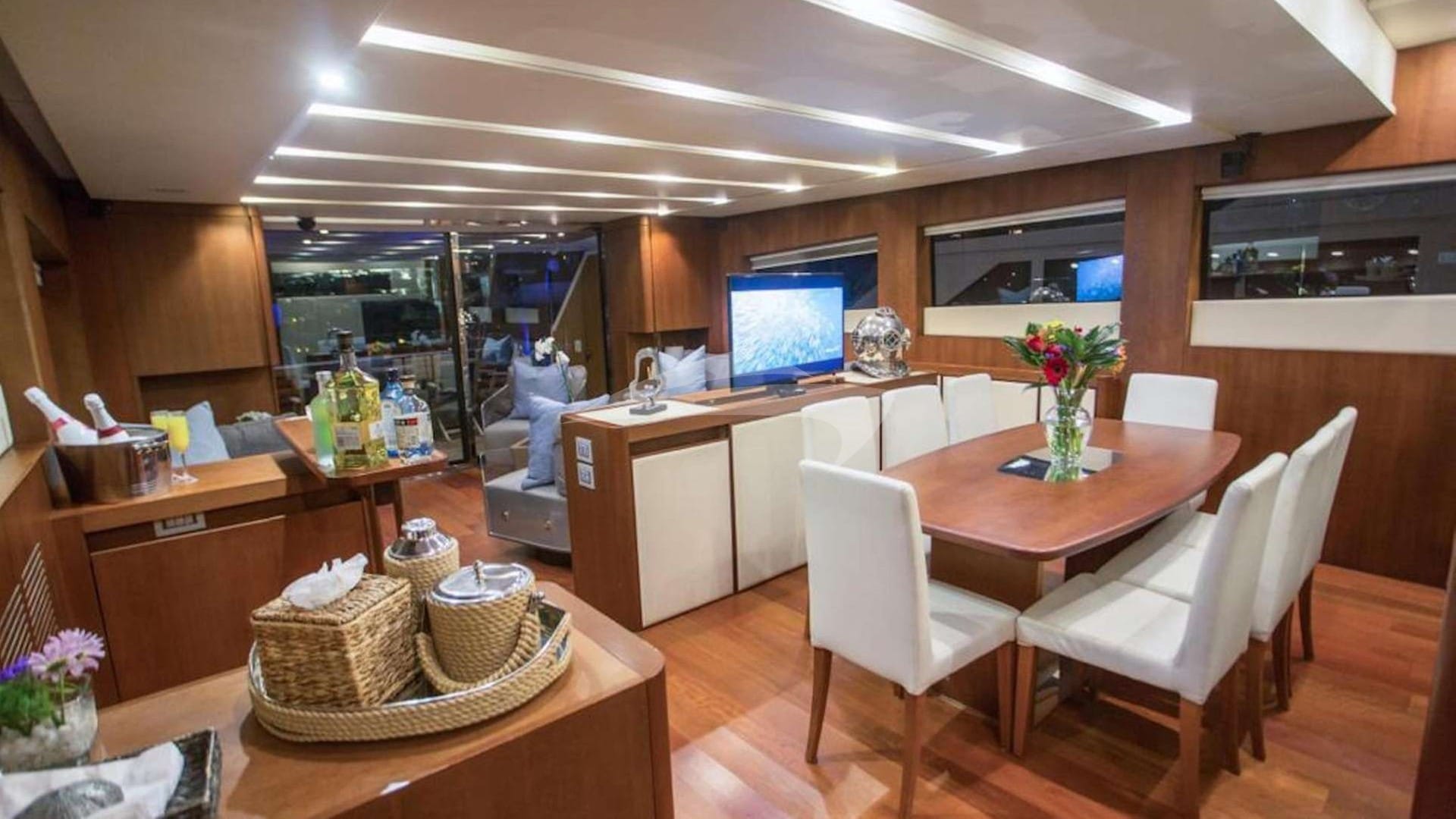 Dinning Area & Galley