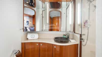 Guest Bathroom 4