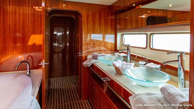 SUR L'EAU yacht charter photo 2
