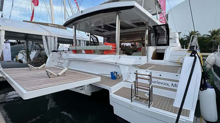 BAREFOOT BLISS 17m sailing yacht charter, photo 2