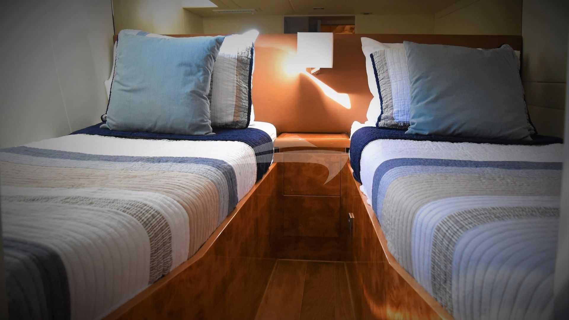 Twin Cabin (for small children only)