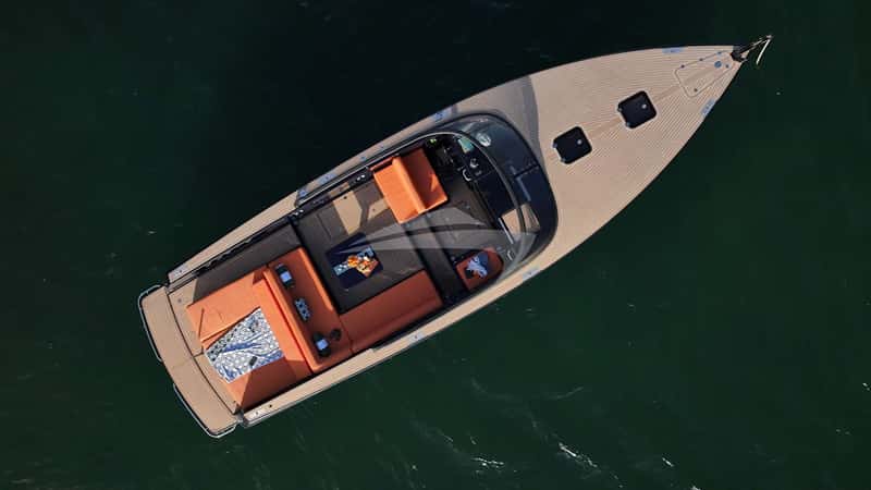 DISCO VOLANTE 12m motor yacht charter, photo 2