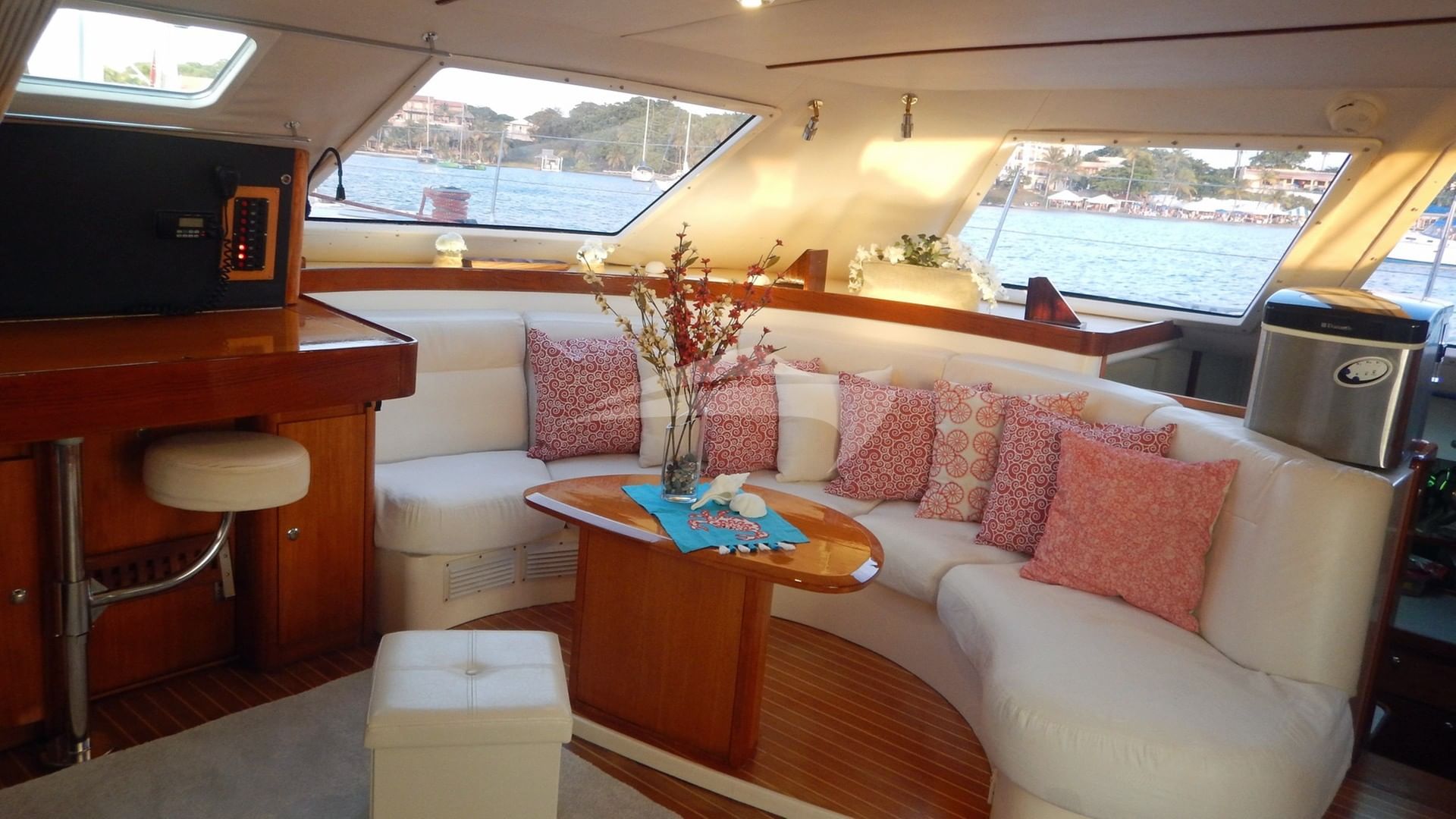 Main Salon and Nav Table