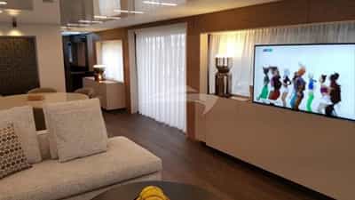 Saloon TV