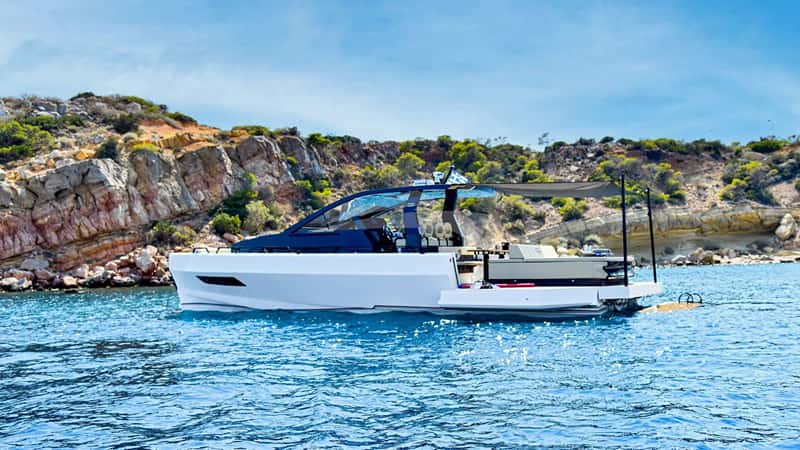 BIG BALLOON 15m motor yacht charter