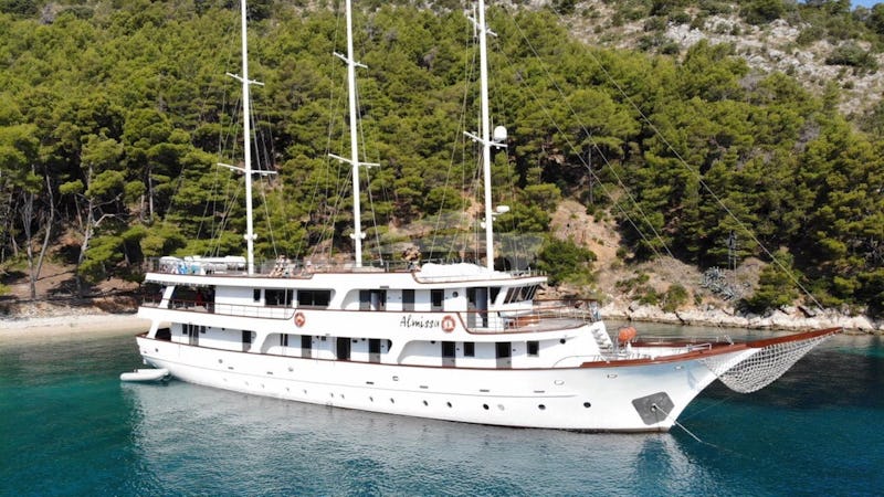 Yacht Charter ALMISSA