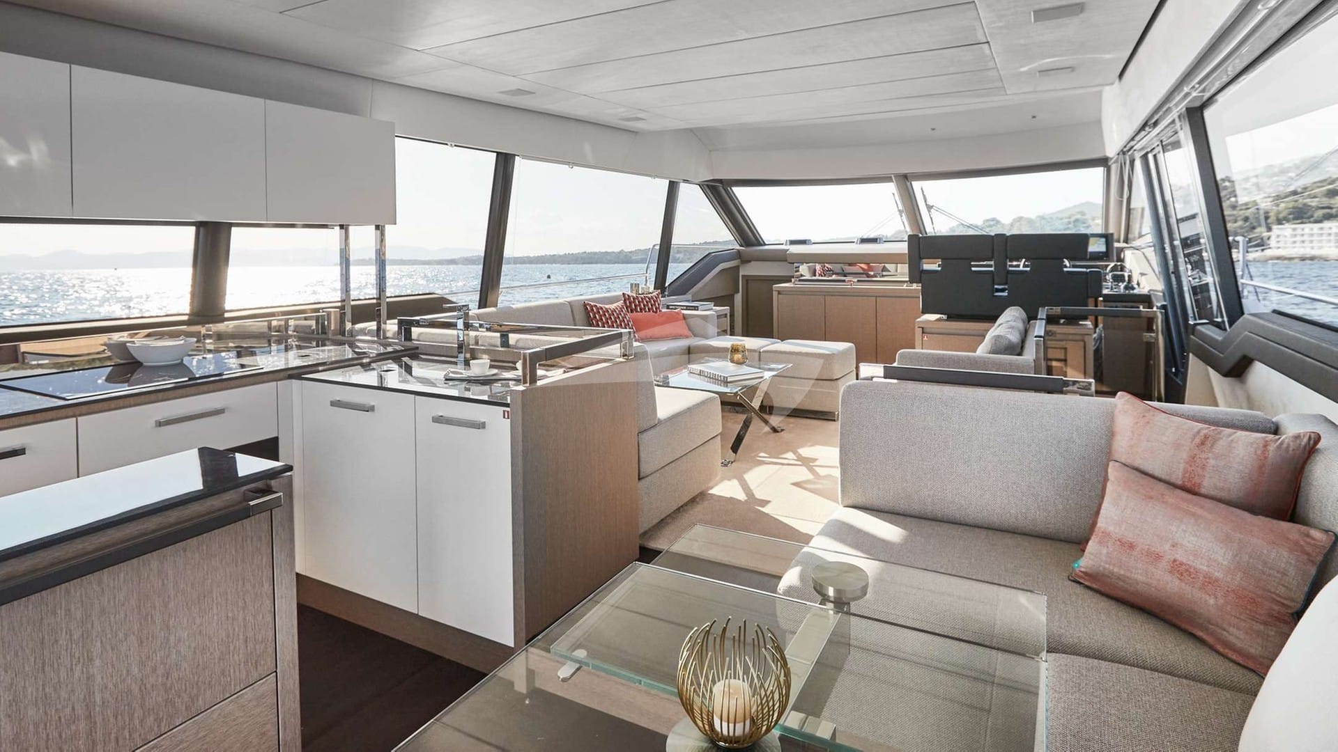 Prestige 690 Main Deck