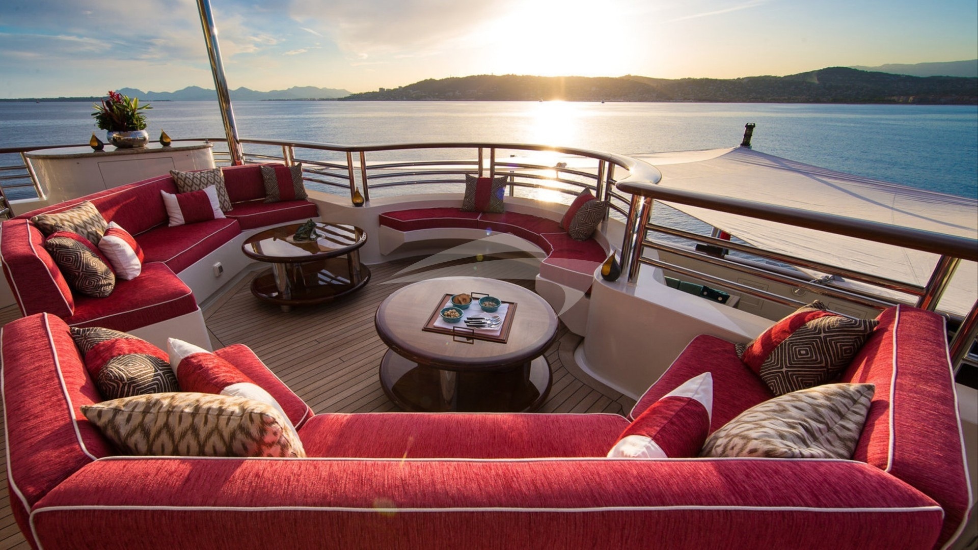 Upper Deck Dining